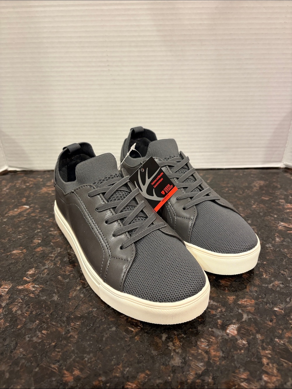 Deer Stags Boys' Dawson Jr. Bungee Lace Dress Sneaker Size 4